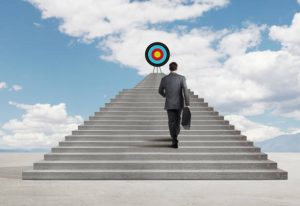 پیاوێک لە سەرەوەی پلەکاندا ئامانجێکی گەورەی هەیە کە بەرەو ڕووی هەنگاو دەنێت